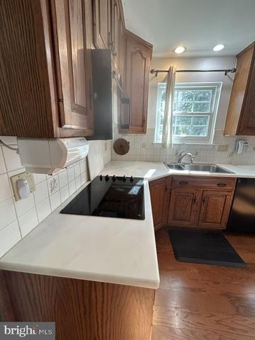 1 EMBASSY CIR, Norristown, PA 19403