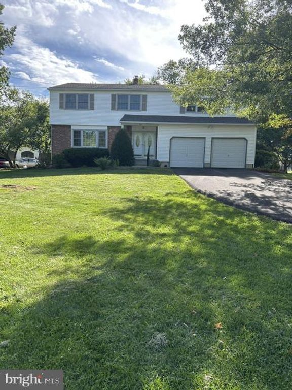 1 EMBASSY CIR, NORRISTOWN, PA 19403 — photo 2