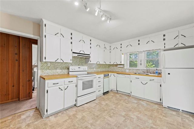 717 E KANSAS Avenue, Independence, MO 64050