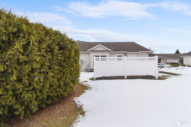 2416 Sutton Drive, Temperance, MI 48182