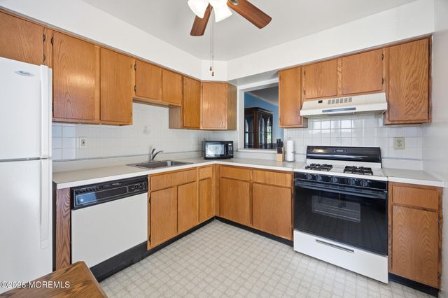 12 Interlaken Court 7, Freehold, NJ 07728