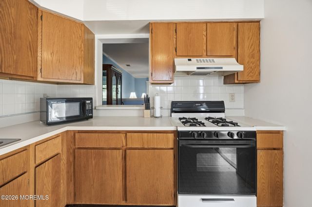 12 Interlaken Court 7, Freehold, NJ 07728