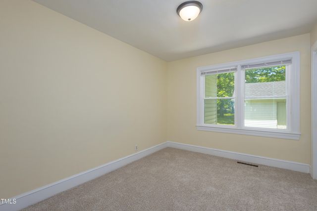 605 E Montgomery Street, Henderson, NC 27536