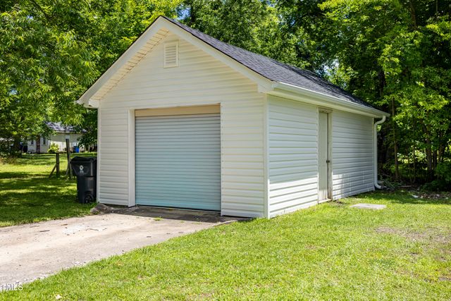 605 E Montgomery Street, Henderson, NC 27536