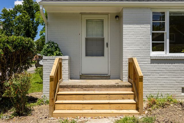 605 E Montgomery Street, Henderson, NC 27536