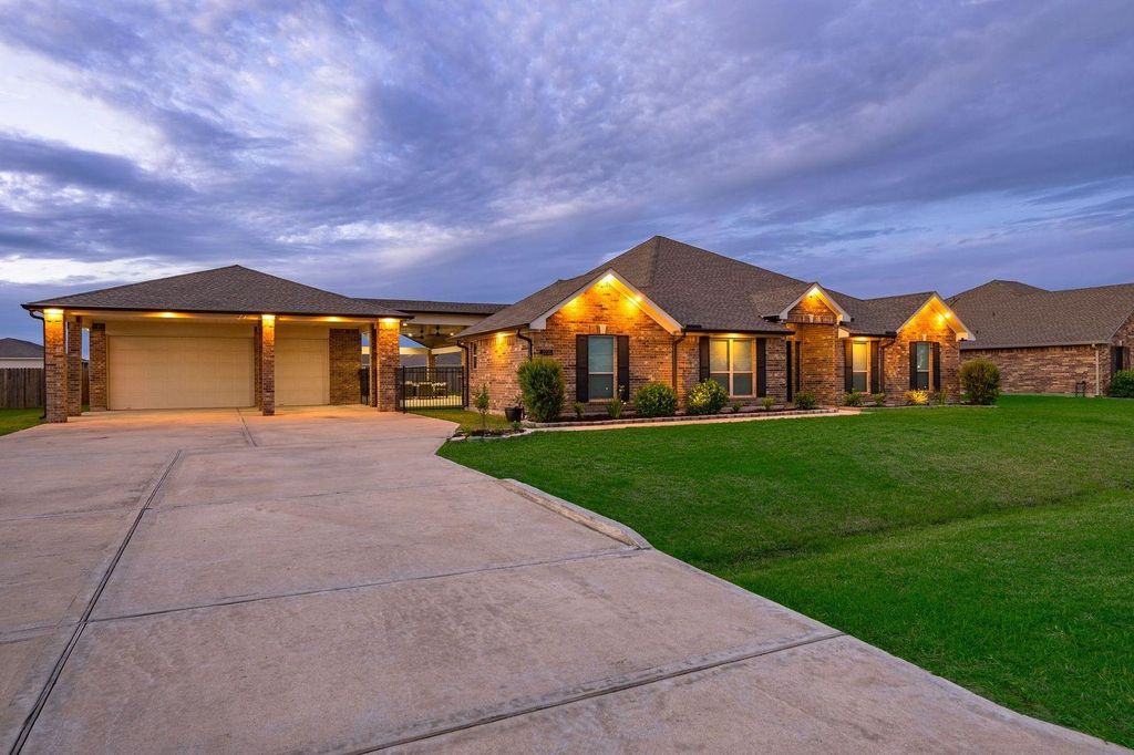 2210 Ninos Drive, League City, TX 77539