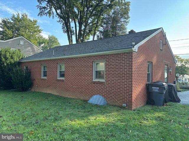 1882 MANOR RIDGE DR, Lancaster, PA 17603