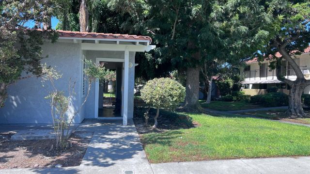 2119 Via Puerta Unit N, Laguna Woods, CA 92637