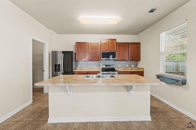 204 Flowing Meadows Drive, Kathleen, GA 31047