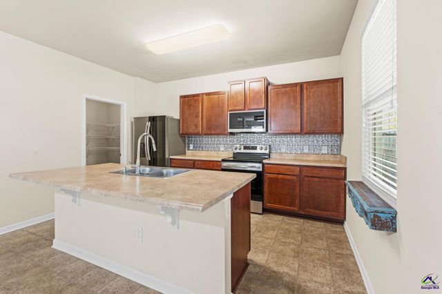 204 Flowing Meadows Drive, Kathleen, GA 31047