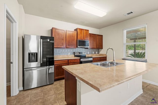 204 Flowing Meadows Drive, Kathleen, GA 31047