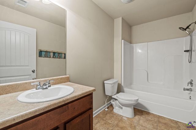 204 Flowing Meadows Drive, Kathleen, GA 31047