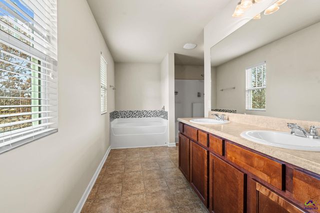 204 Flowing Meadows Drive, Kathleen, GA 31047