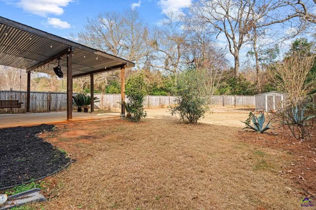 204 Flowing Meadows Drive, Kathleen, GA 31047