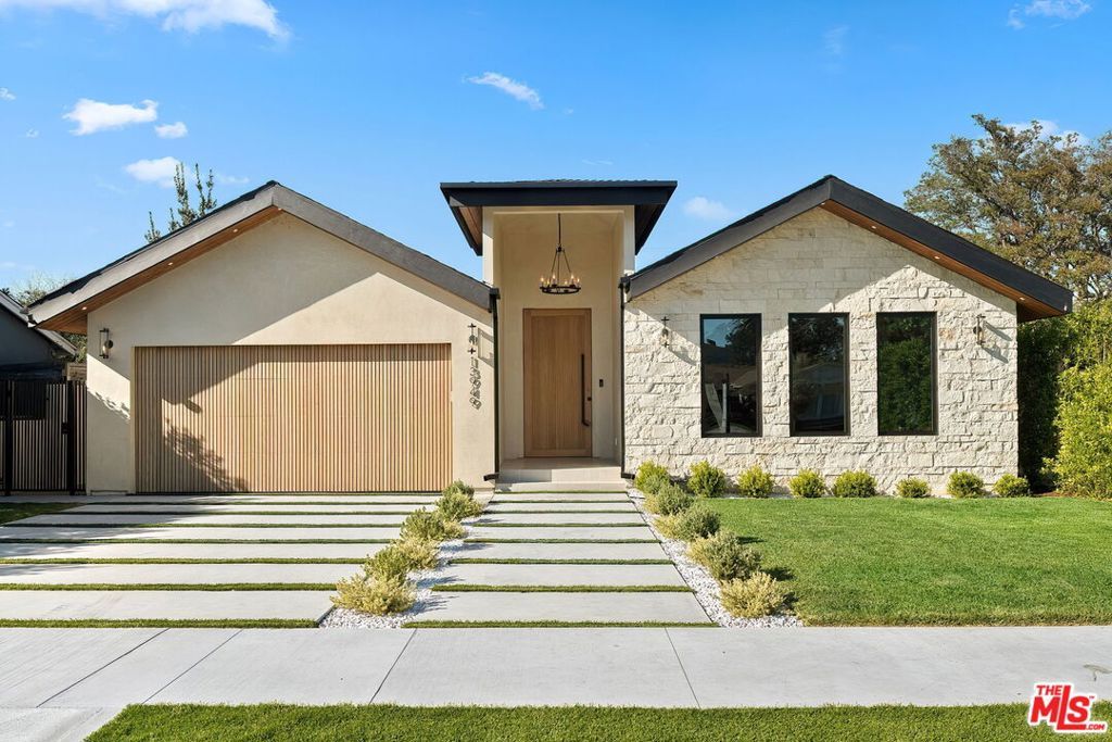 Image 1 of property listing at 13949 Cumpston Street, Sherman Oaks, CA 91401