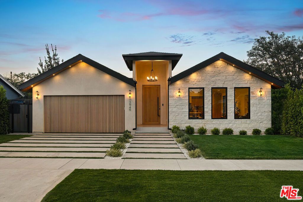 Image 32 of property listing at 13949 Cumpston Street, Sherman Oaks, CA 91401