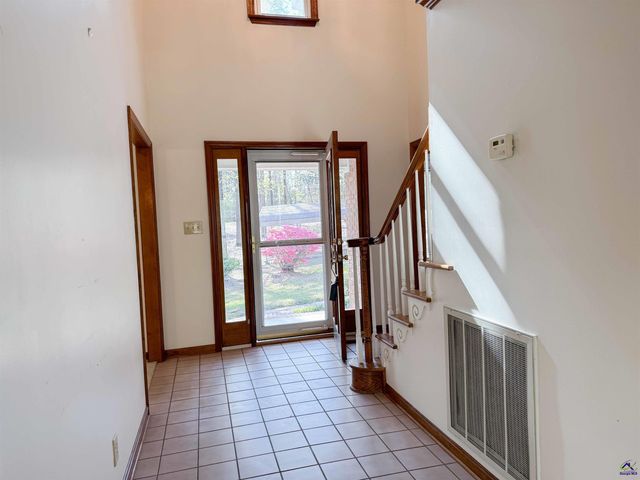 571 Barker Rd, Byron, GA 31008