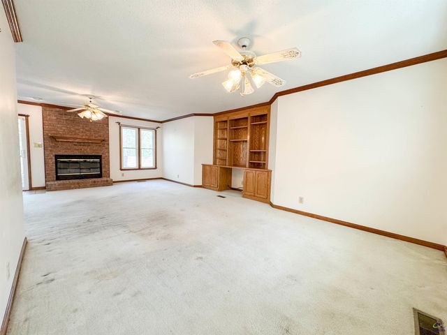 571 Barker Rd, Byron, GA 31008