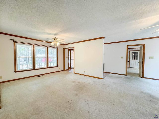 571 Barker Rd, Byron, GA 31008