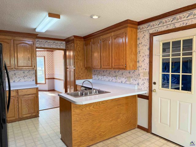 571 Barker Rd, Byron, GA 31008