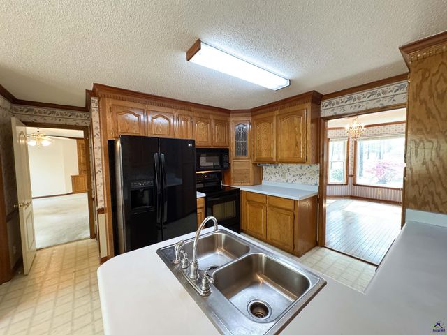 571 Barker Rd, Byron, GA 31008