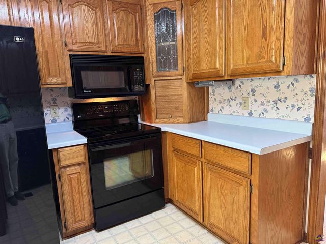 571 Barker Rd, Byron, GA 31008