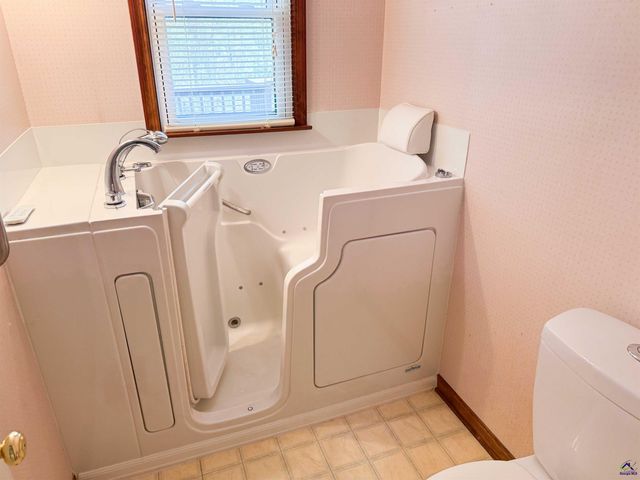 571 Barker Rd, Byron, GA 31008