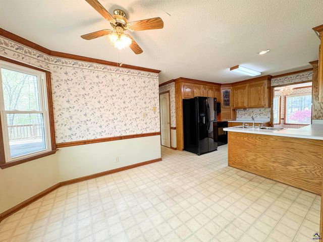 571 Barker Rd, Byron, GA 31008