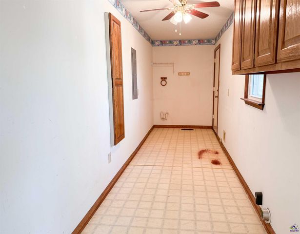 571 Barker Rd, Byron, GA 31008