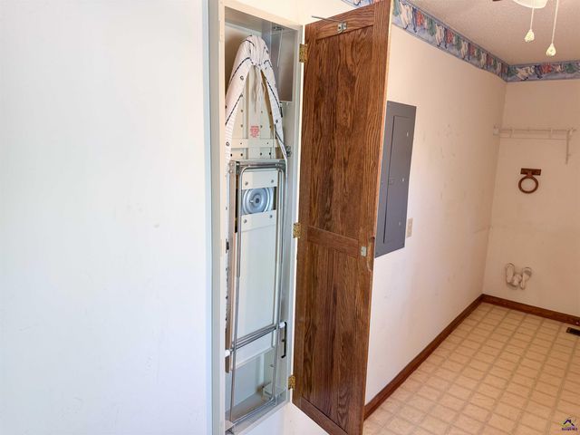 571 Barker Rd, Byron, GA 31008