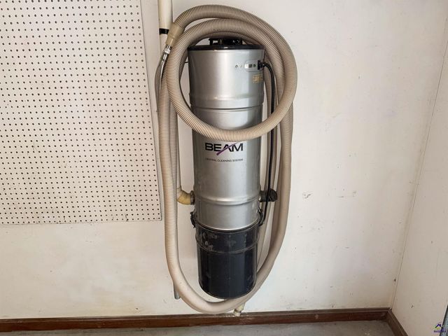 571 Barker Rd, Byron, GA 31008