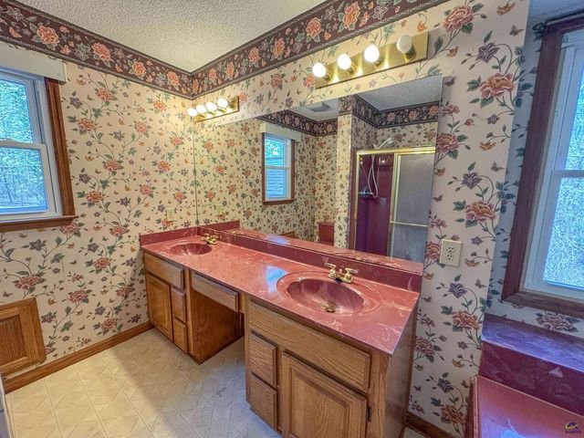 571 Barker Rd, Byron, GA 31008