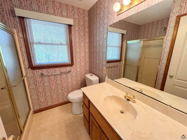 571 Barker Rd, Byron, GA 31008