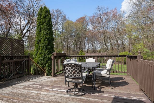 21 Warren Rd, Upton, MA 01568