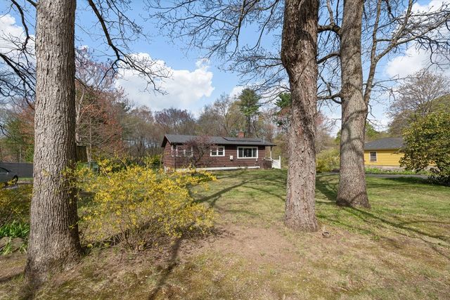 21 Warren Rd, Upton, MA 01568