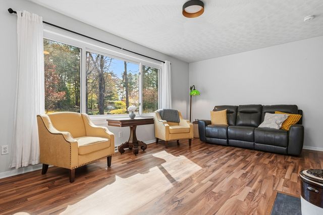 21 Warren Rd, Upton, MA 01568
