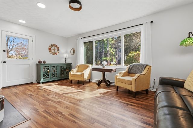 21 Warren Rd, Upton, MA 01568