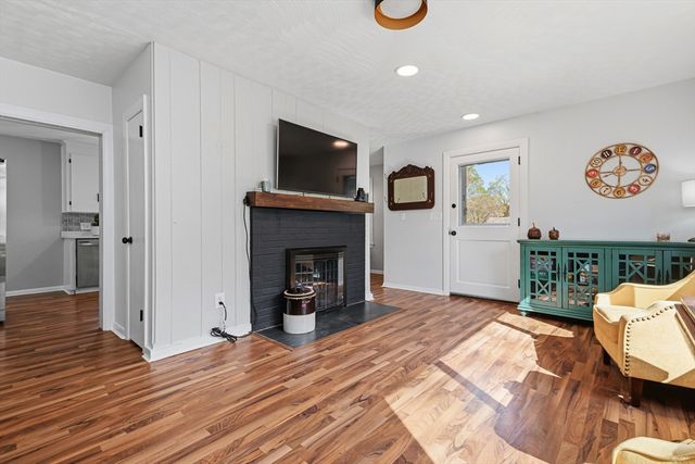 21 Warren Rd, Upton, MA 01568