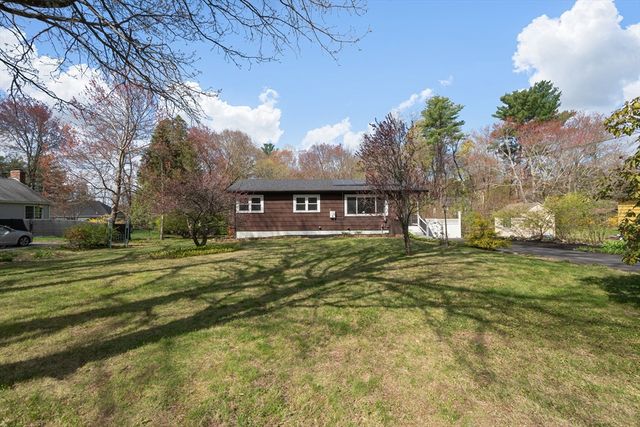 21 Warren Rd, Upton, MA 01568