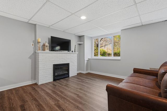21 Warren Rd, Upton, MA 01568