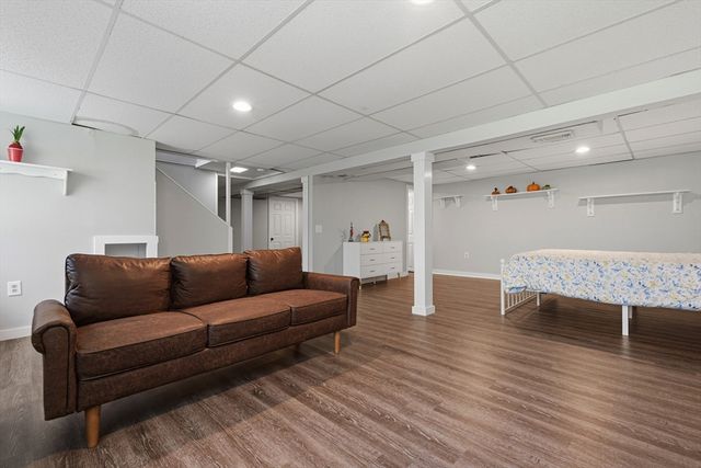 21 Warren Rd, Upton, MA 01568