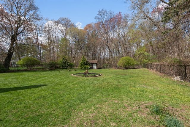 21 Warren Rd, Upton, MA 01568