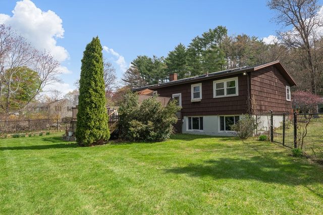 21 Warren Rd, Upton, MA 01568