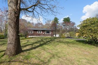 21 Warren Rd, Upton, MA 01568