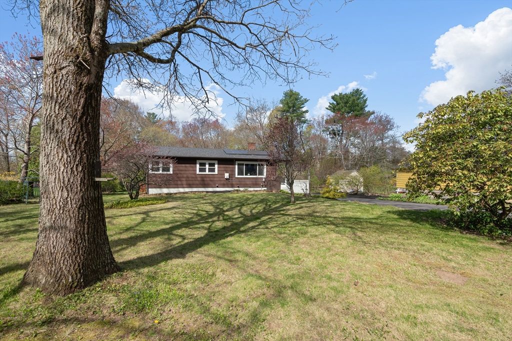 21 Warren Rd, Upton, MA 01568