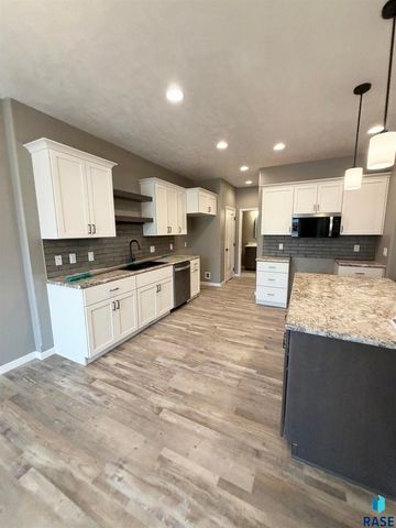 5927 S Spirea Ave Avenue, Sioux Falls, SD 57108