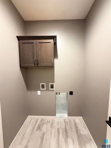 5927 S Spirea Ave Avenue, Sioux Falls, SD 57108