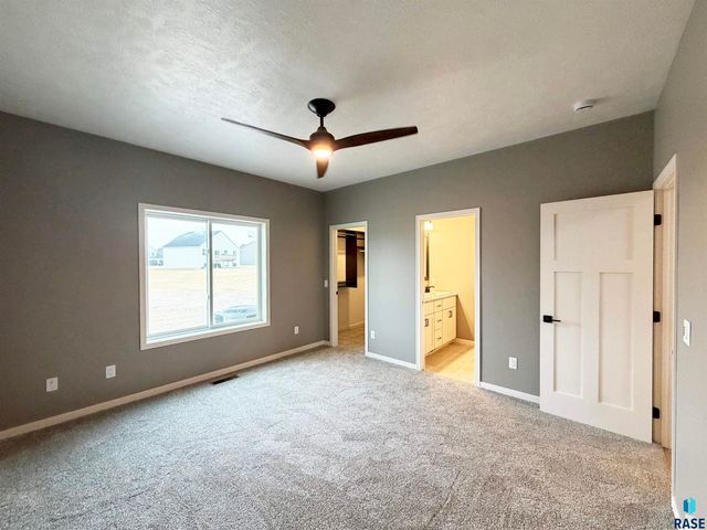 5927 S Spirea Ave Avenue, Sioux Falls, SD 57108