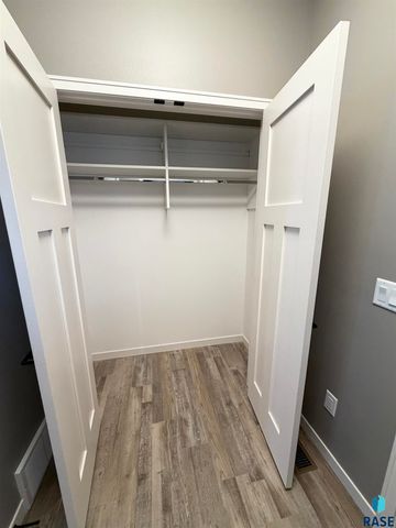 5927 S Spirea Ave Avenue, Sioux Falls, SD 57108