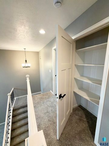 5927 S Spirea Ave Avenue, Sioux Falls, SD 57108